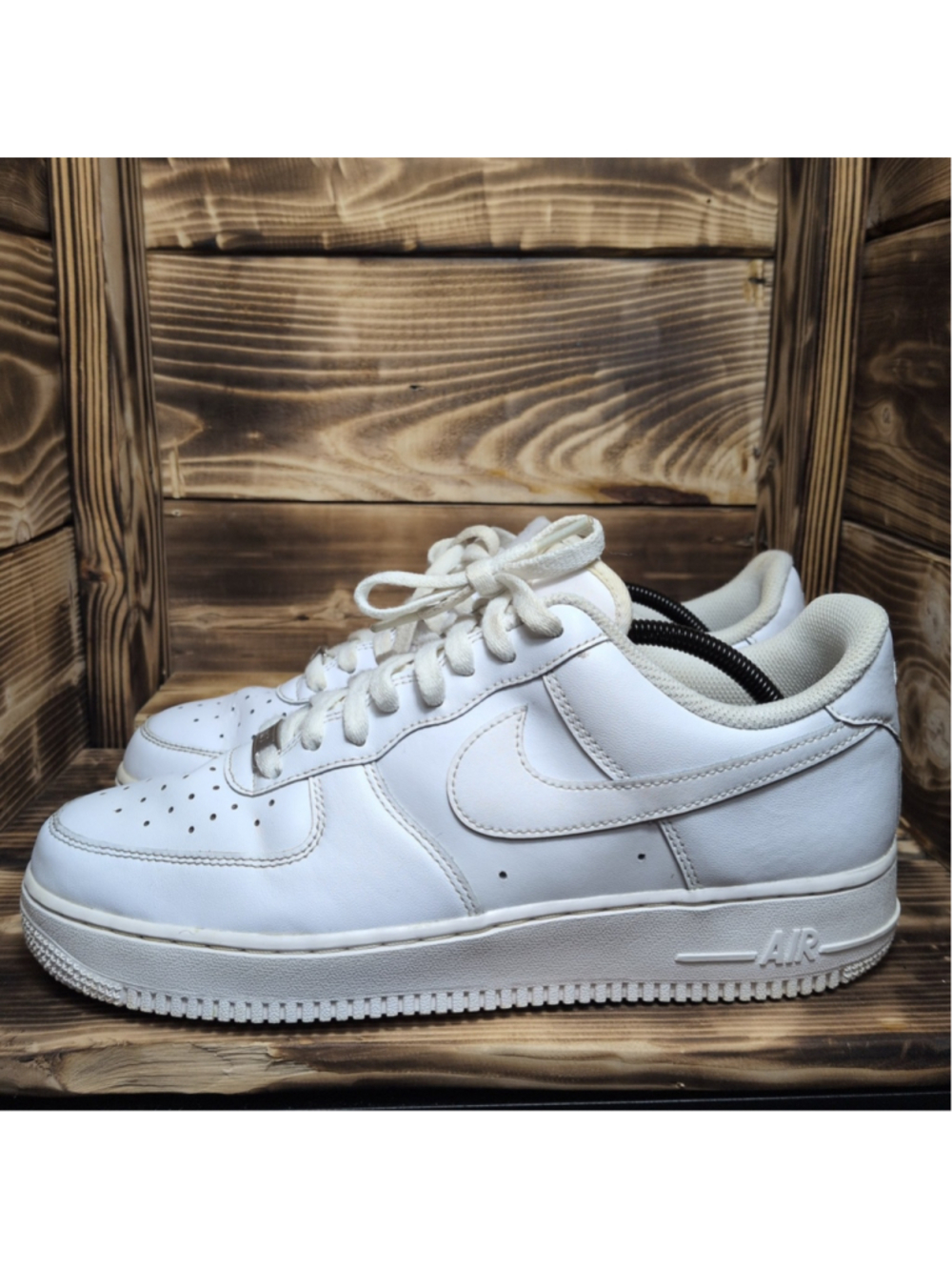 Nike Air Force 1 '07 Low Mens Size 10.5 White Athletic Lifestyle Shoes Sneakers